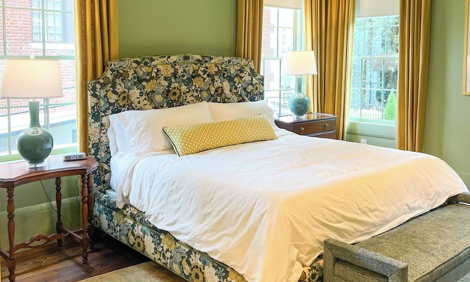 Athens Hotel | Luxury Private Suite in Boutique Historic Inn The Athenian- Downtown Location
