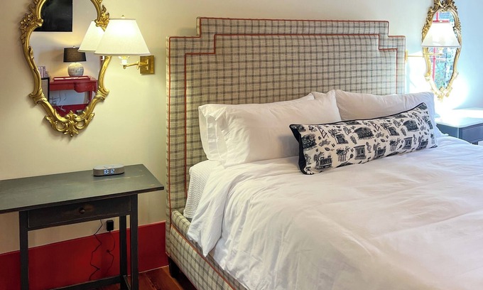 Athens Hotel | Luxury Private Suite in Boutique Historic Inn The Athenian- Downtown Location