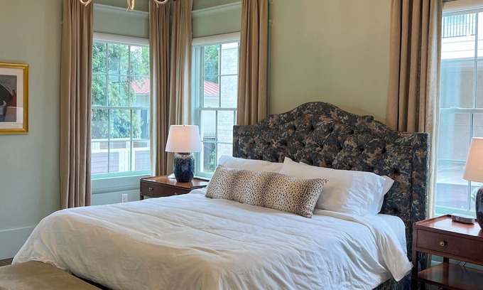 Athens Hotel | Luxury Private Suite in Boutique Historic Inn, The Athenian- Downtown Location