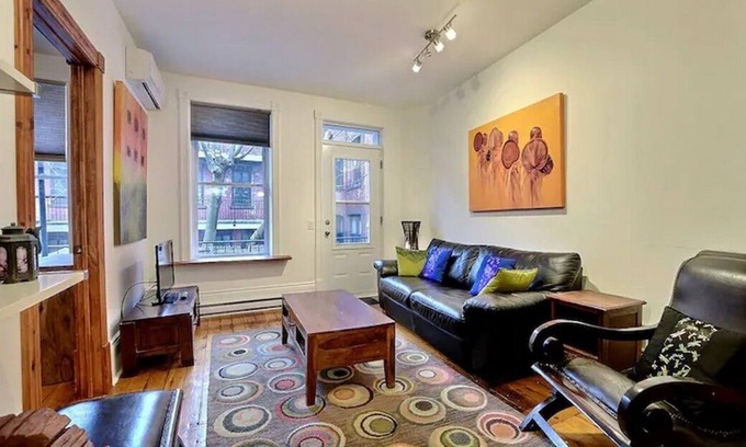 Ville-Marie Apartment | Luxury Quiet Old Montreal Home