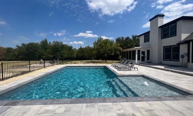 Weston House | Luxury Ranch Retreat With Swimming Pool