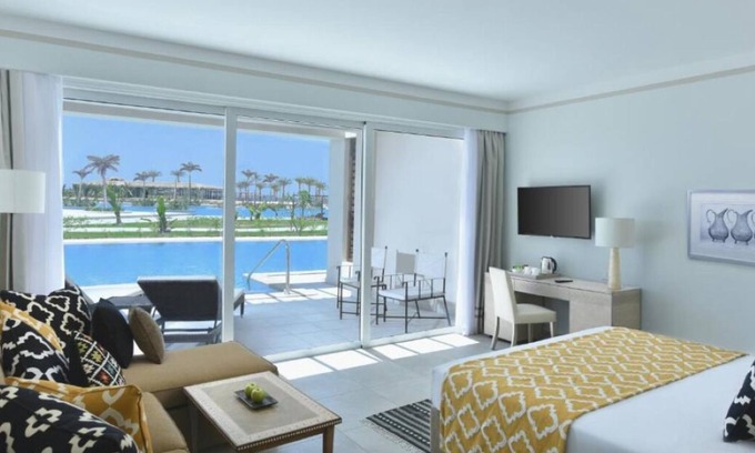 El Quseir Hotel | Luxury Red Sea Resort for Adults | 4 Swim-Up Rooms, Tennis, Yoga, Spa & Pools