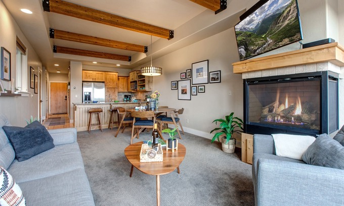 Kimball Junction House | Luxury Redstone Condo, Hot Tub, Shopping, Trails & Recreation Center -Park City Newark 77