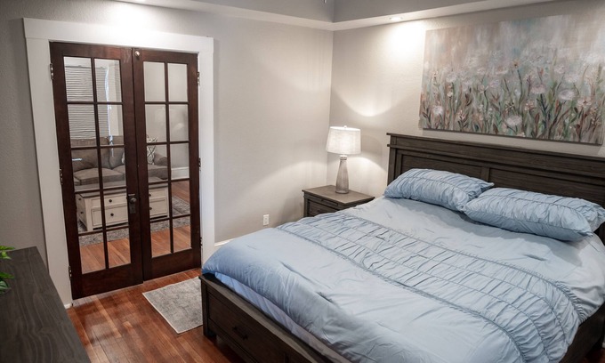 Richmond Apartment | Luxury Remodeled Apartment