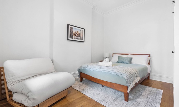 Bondi Cottage | Luxury Renovated Home, Quiet street- Light Modern