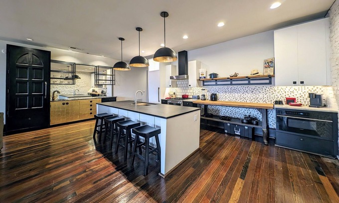 Helena Apartment | Luxury Rental in Historic Helena. Private Balcony & Parking. Near Clarksdale!