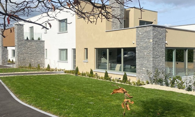 Killarney House | Luxury residence , Killarney , Co. Kerry, short walk to town centre sleeps 20