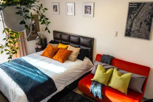 Ugong Apartment | Luxury Resort Condo in Pasig FastWifiPoolSmartLock