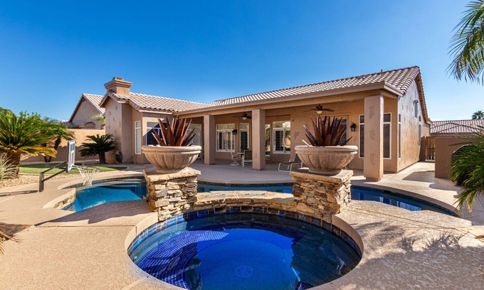 Hillcrest Ranch Homeowners House | Luxury Resort Home, Peoria Stadium 5 min, Glendale, Pool, Hot Tub, Pool Table