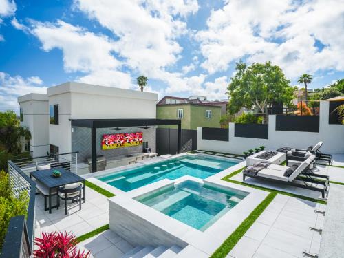 Pacific Beach Villa | Luxury Resort Pool, Spa, Swim Up Bar and Bay Views