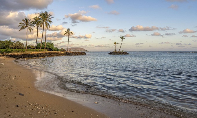Waialae Iki Condo | Luxury Resort Style Living at it's Best!