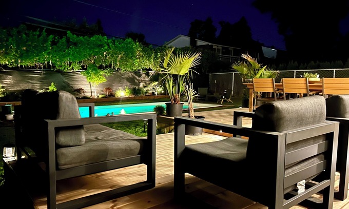 Dollard-des-Ormeaux House | Luxury Retreat w/Outdoor Pool & Dream Kitchen