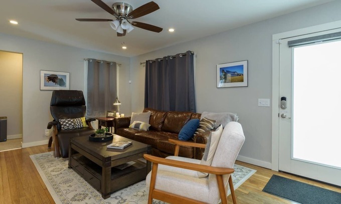 Overland Park House | Luxury Retreat 1 block to downtown OP