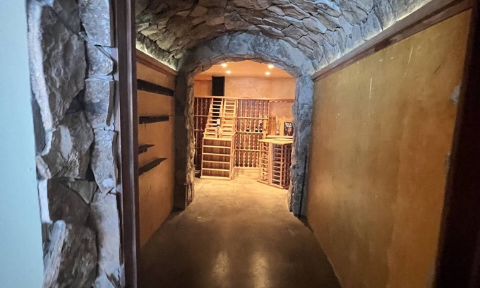 Summit Park Ski Chalet | Luxury retreat, 10 mins to 6 top ski resorts. Public transportation to downtown.
