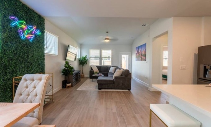 Austin House | Luxury Retreat-5 min to COTA-15min to Downtown ATX, 7 min to Airport-Concourse