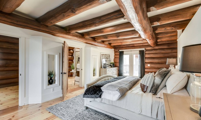 Huntsville Cabin | Luxury retreat, exquisite dock on canal, 4 Lks. Lodge 5 min Huntsville/Deerhurst