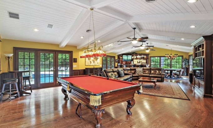Dover House | Luxury Retreat in Dover with Pool and Pond