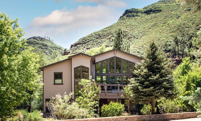 Sedona House | Luxury Retreat in Oak Creek Canyon. 1 mile from Slide Rock Park