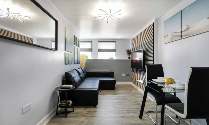 Leicester City Centre Apartment | Luxury Retreat in the Heart of Leicester City Centre - Sleeps up to 4 - Parking