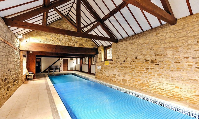 Craven Arms Cottage | Luxury Retreat in UK with Pool & Tennis Court