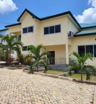 Cape Coast House | Luxury Retreat Pool Good for Groups Cape Coast