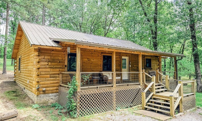 Bismarck Cabin | Luxury Retreat, Private Hot Tub, Romantic Getaway