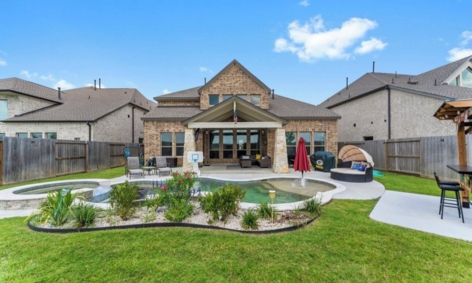 Barker Hotel | Luxury Retreat w/Pool & Spa
