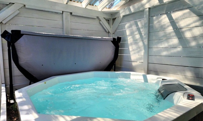 Quartier 5-4 Apartment | Luxury Retreat with Hot Tub | EV Charger & Parking