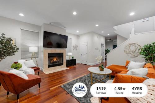 Wicker Park House | Luxury Retreat with Home Theater