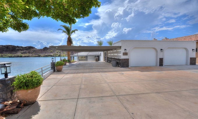 Moovalya Keys House | Luxury River Front House - Moovalya Keys