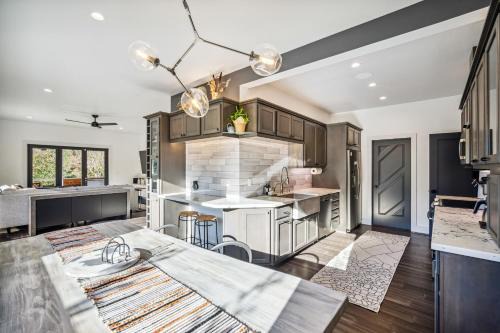Monte Rio House | Luxury River Home - Pets Stay Free