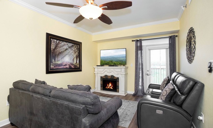 Sevierville Condo | Luxury Riverfront spacious condo in perfect location near Tanger Outlets
