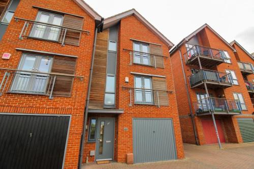 North Wheatley House | Luxury Riverside Living