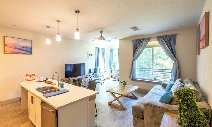 Downtown San Antonio Apartment | Luxury Riverwalk Apt: Pool, Views, Near Pearl & Alamo—Your Downtown Escape!