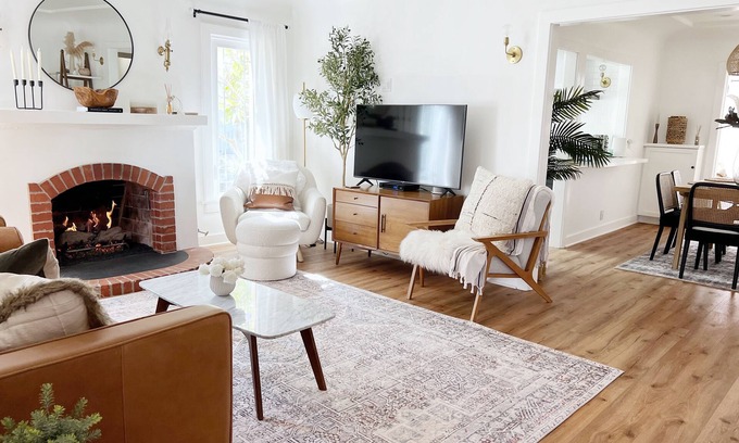 Encinitas House | Luxury Romantic Cottage + SEA STEPS TO MOONLIGHT in Phenomenal Encinitas