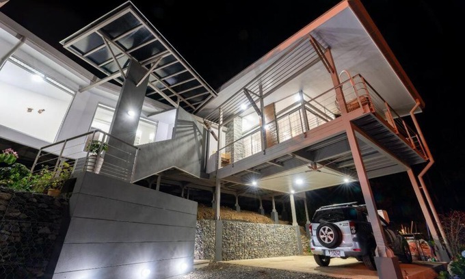 Santa Rosa Villa | Luxury Romantic getaway with Jacuzzi
