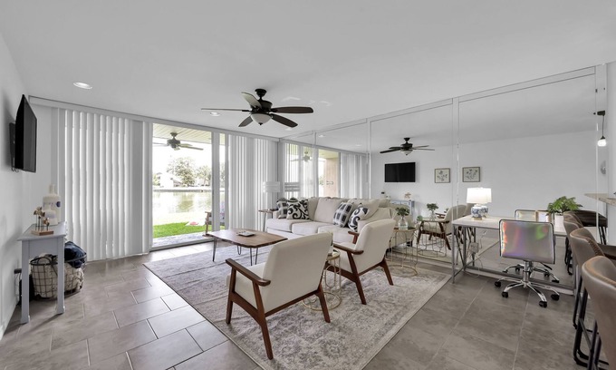 Walden on Lake Conroe Condo | Luxury Romantic Lakefront Condo walking distance to restaurants & boat access