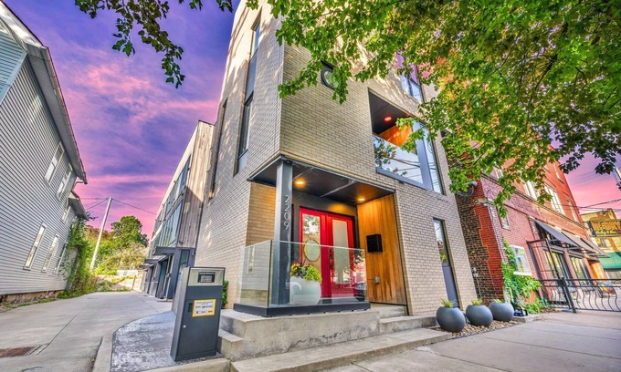 Tremont House | Luxury Rooftop Oasis Tremont: Sauna & Cold Plunge