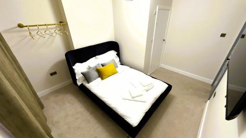 Cricklewood Apartment | Luxury room 2