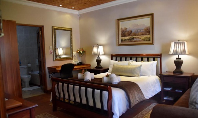 Middelburg House | LUXURY ROOM @ 4 STAR GUEST HOUSE