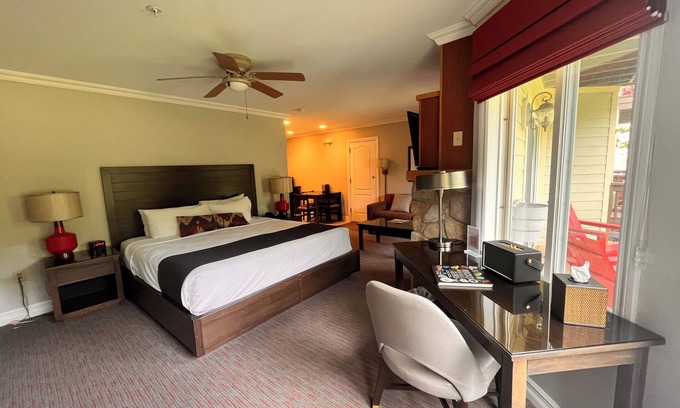 Vernon House | Luxury Room at Minerals Hotel and Spa @ Crystal Spring