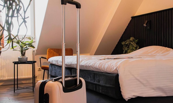 Municipality of West Maas en Waal House | Luxury room with a balcony overlooking De Gouden Ham, offering modern amenities and a serene, picturesque setting.