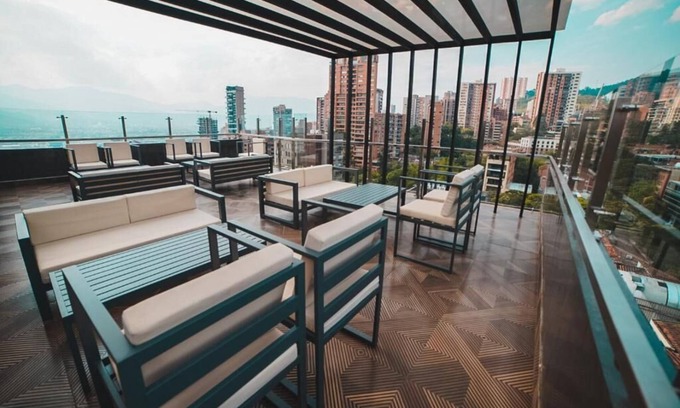 El Poblado Hotel | Luxury Room with Jacuzzi and Amazing View