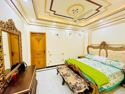 Gulberg House | Luxury rooms for guests