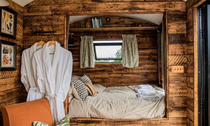 Clacton-on-Sea Cabin | Luxury rural retreat in a cosy hut near the coast