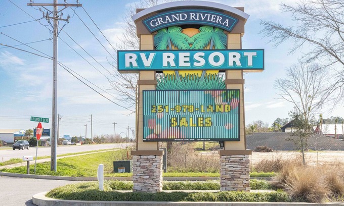 Foley RV Rental | Luxury RV Lot in Grand Riviera Resort in Foley, AL