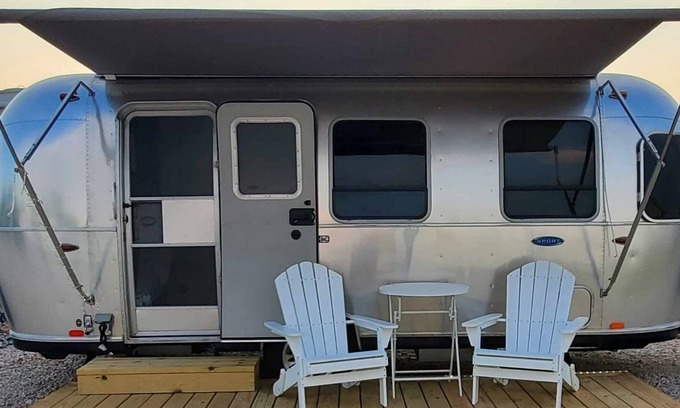 Wylie House | Luxury Rv with Patio Deck- Perfect Weekend Getaway