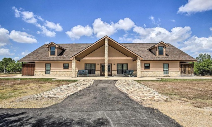 San Antonio House | Luxury San Antonio Retreat 110-Acre Private Ranch