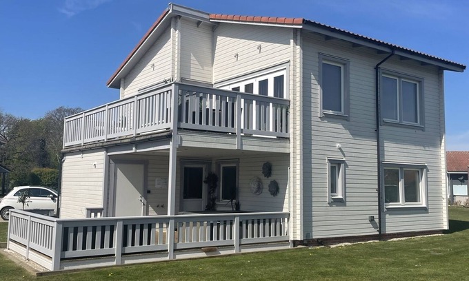 Hopton Cabin | Luxury Scandinavian style lodge with own hot tub & sauna on golf resort.