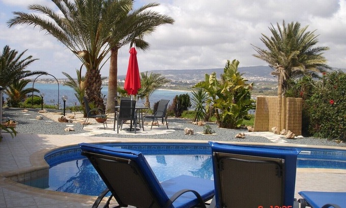 Kissonerga Villa | Luxury Sea front 3 bedroom villa, Private Pool Sat TV & Wi-Fi